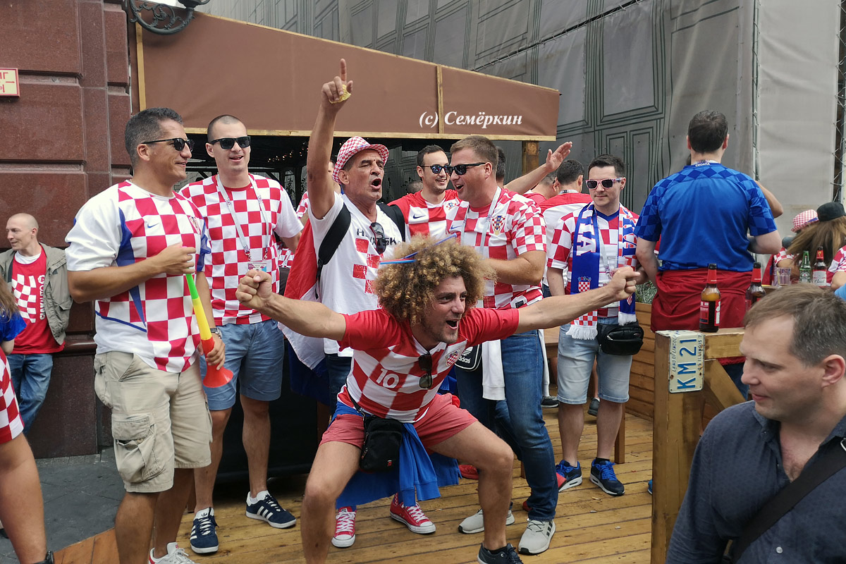 Хорватские болельщики в Москве на Никольской