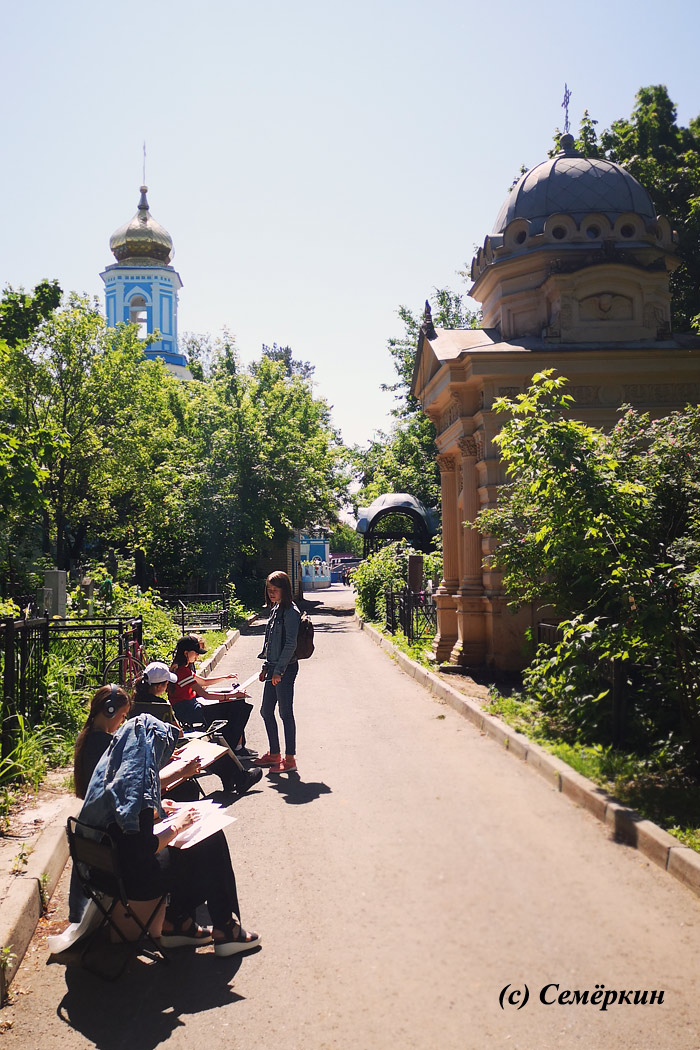 путь к могиле Лобачевского на Арском кладбище Казани