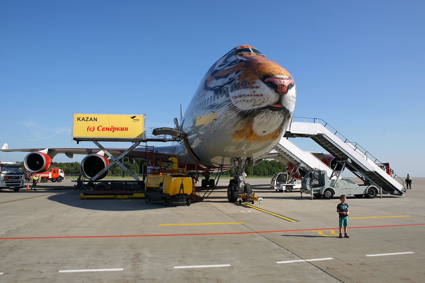 Тигролёт Boeing 747 авиакомпании Россия в казанском аэропорту
