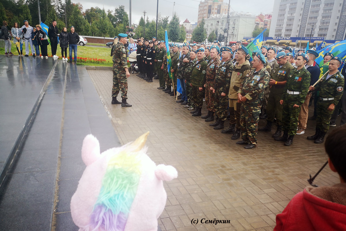 Расплескалась синева… - 2 августа в Казани отметили 89-ю годовщину со дня образования Воздушно-десантных войск