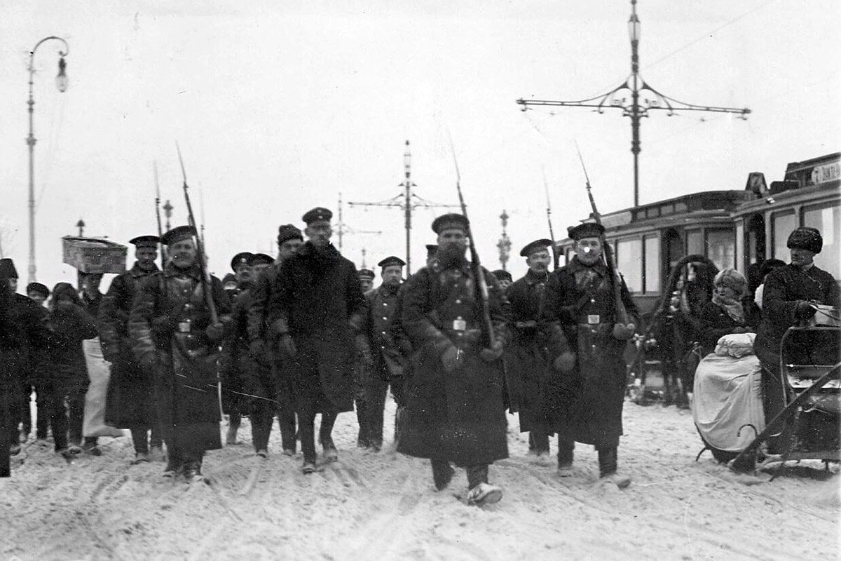 История России ХХ века глазами обывателя - 1915 год - Германские военнопленные в Петрограде.<