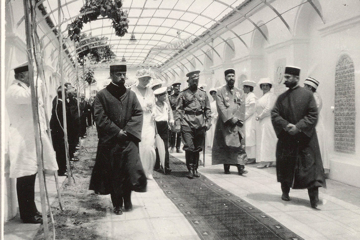 История России ХХ века глазами обывателя - 1916 год - Николай II посещает крымско-караимскую кенассу (синагогу) в Евпатории в 1916 году