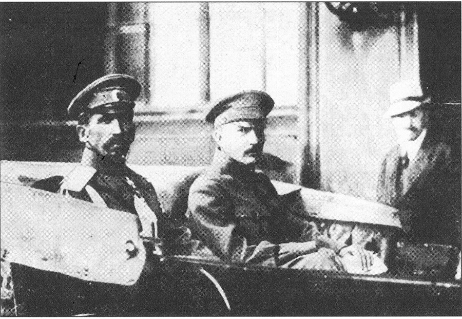 История России ХХ века - 1917 год - Генерал Л. Г. Корнилов и Б. В. Савинков