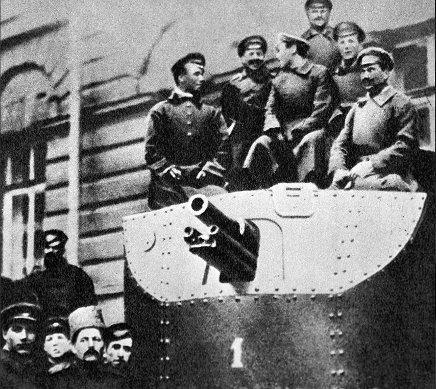 История России ХХ века - 1917 год - Броневик 