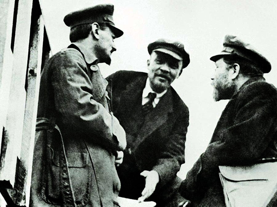 История России ХХ века  - 1919 год - Троцкий, Ленин и Каменев.