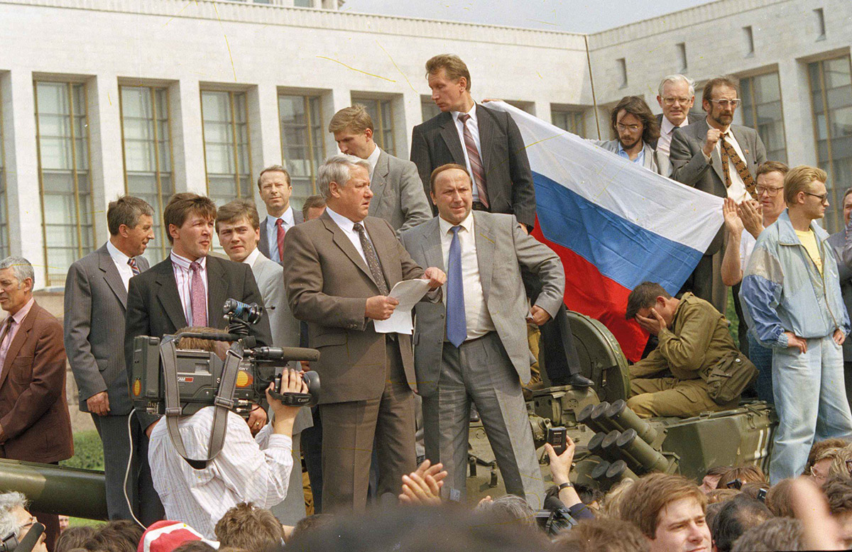 История России ХХ века глазами обывателя - 1991 год - Борис Ельцин после поражения ГКЧП. 22 августа 1991
