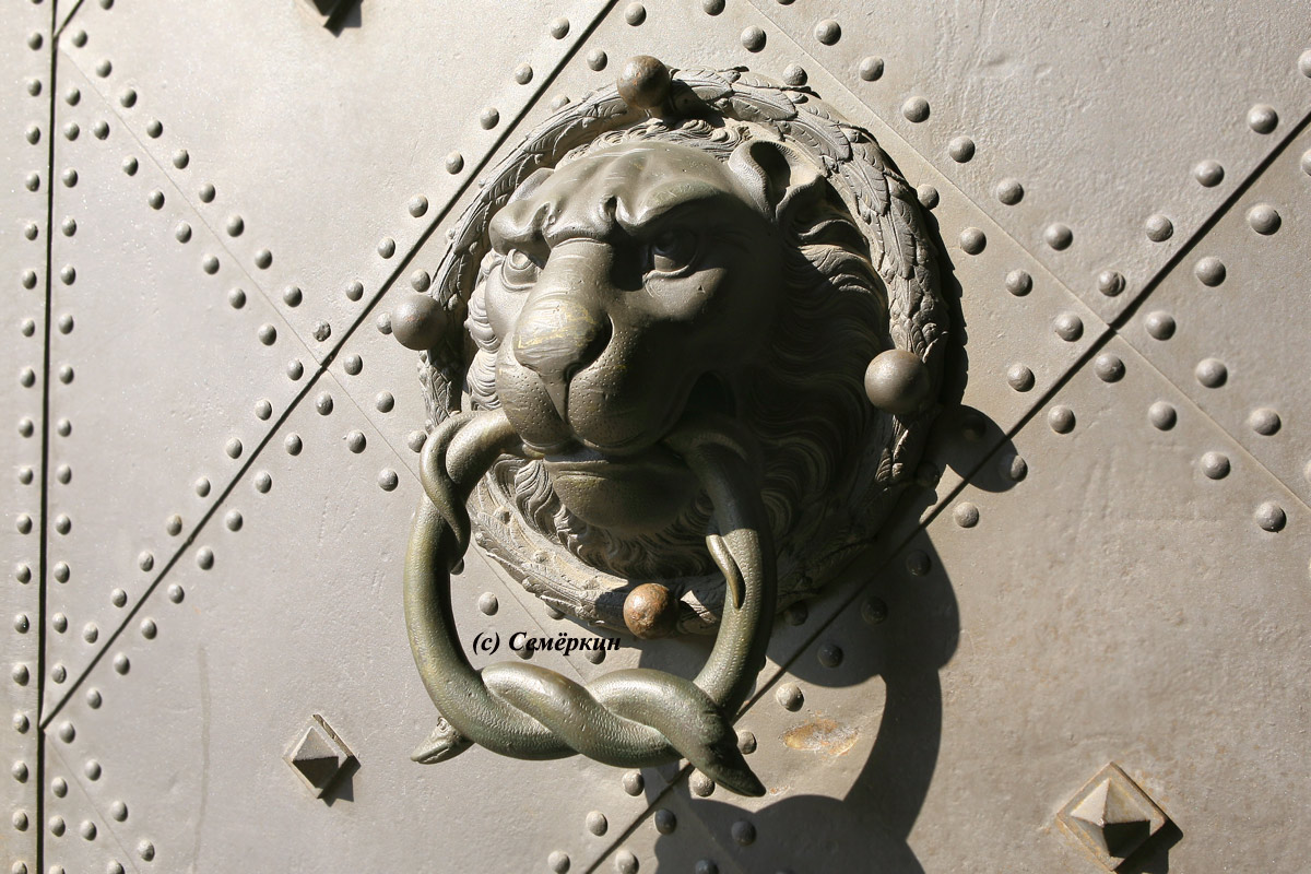 Солнечный Дрезден - Лев с кольцом на воротах