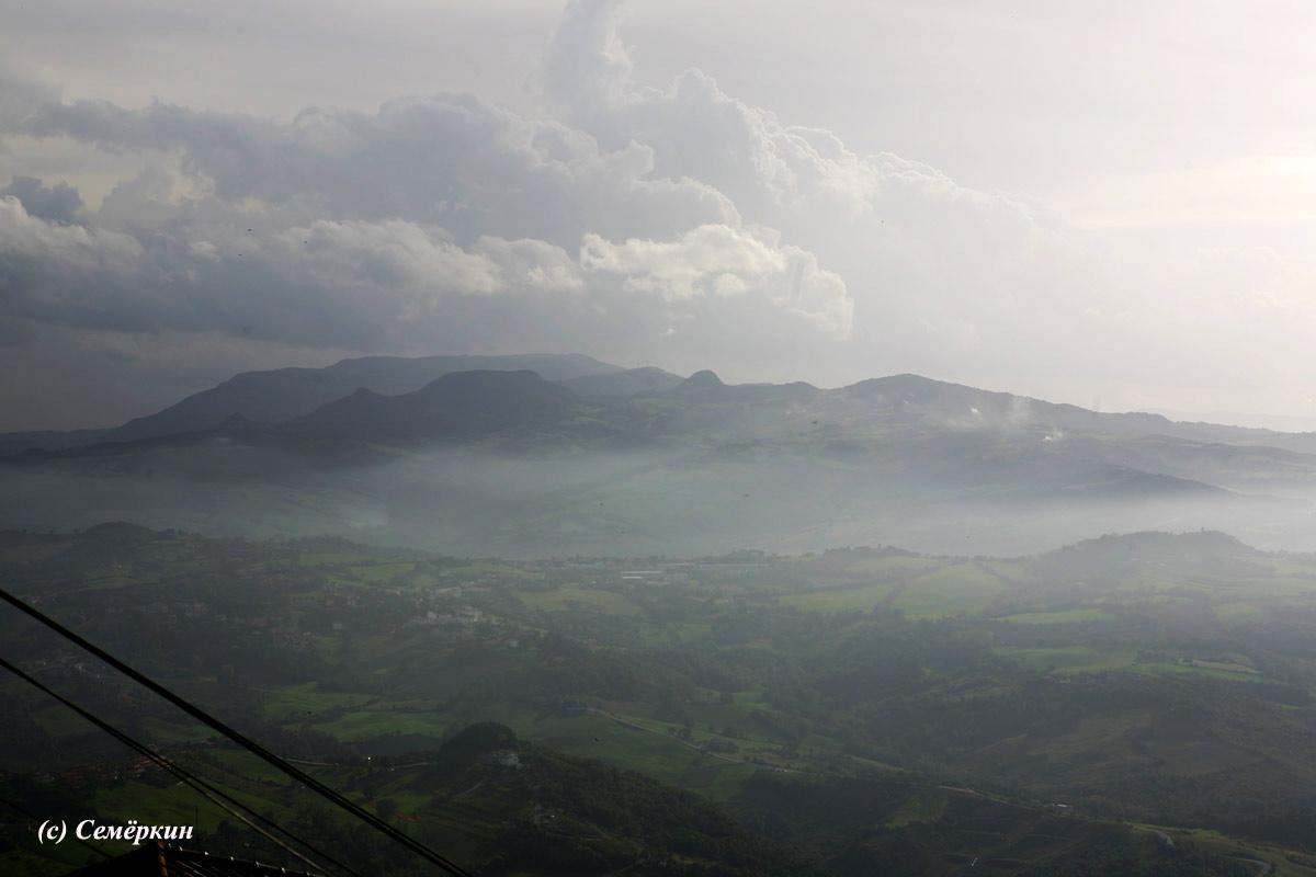 Сан Марино - Зелёные холмы и белые облака.