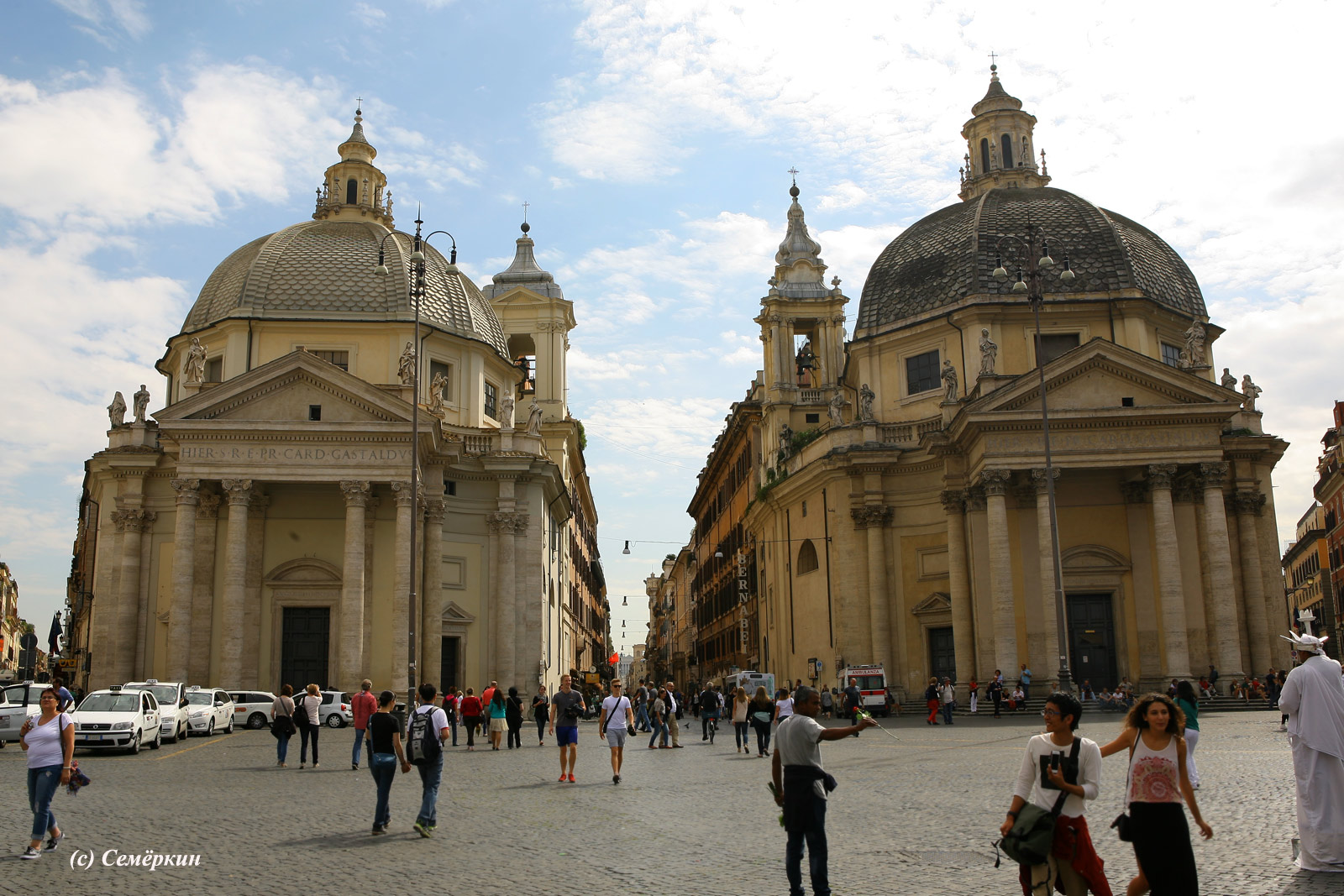 Рим - Две почти одинаковые церкви на народной площади 