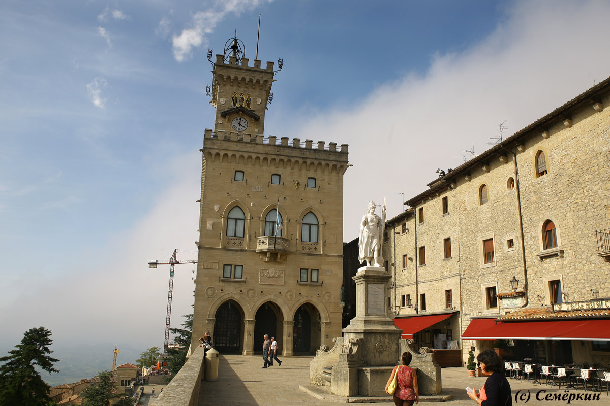 Сан Марино - государственный дворец, он же городская ратуша