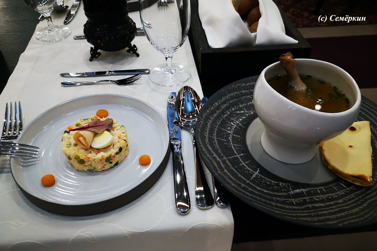 Пятизвёздочная сказка в отеле Кол Гали - Kol Gali Resort&SPA - еда в ресторане -  салат и бульон с курочкой
