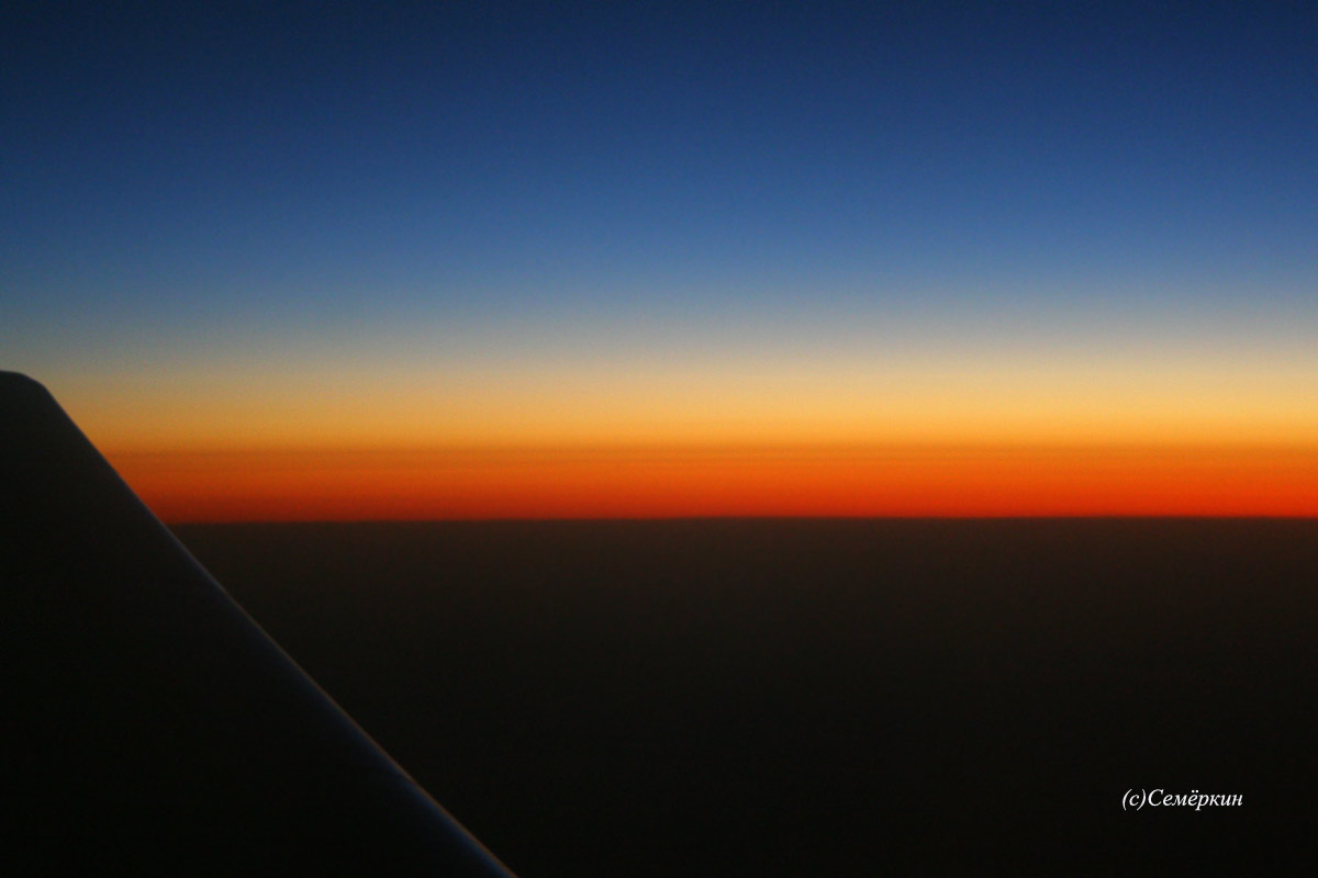 закат из окна самолета