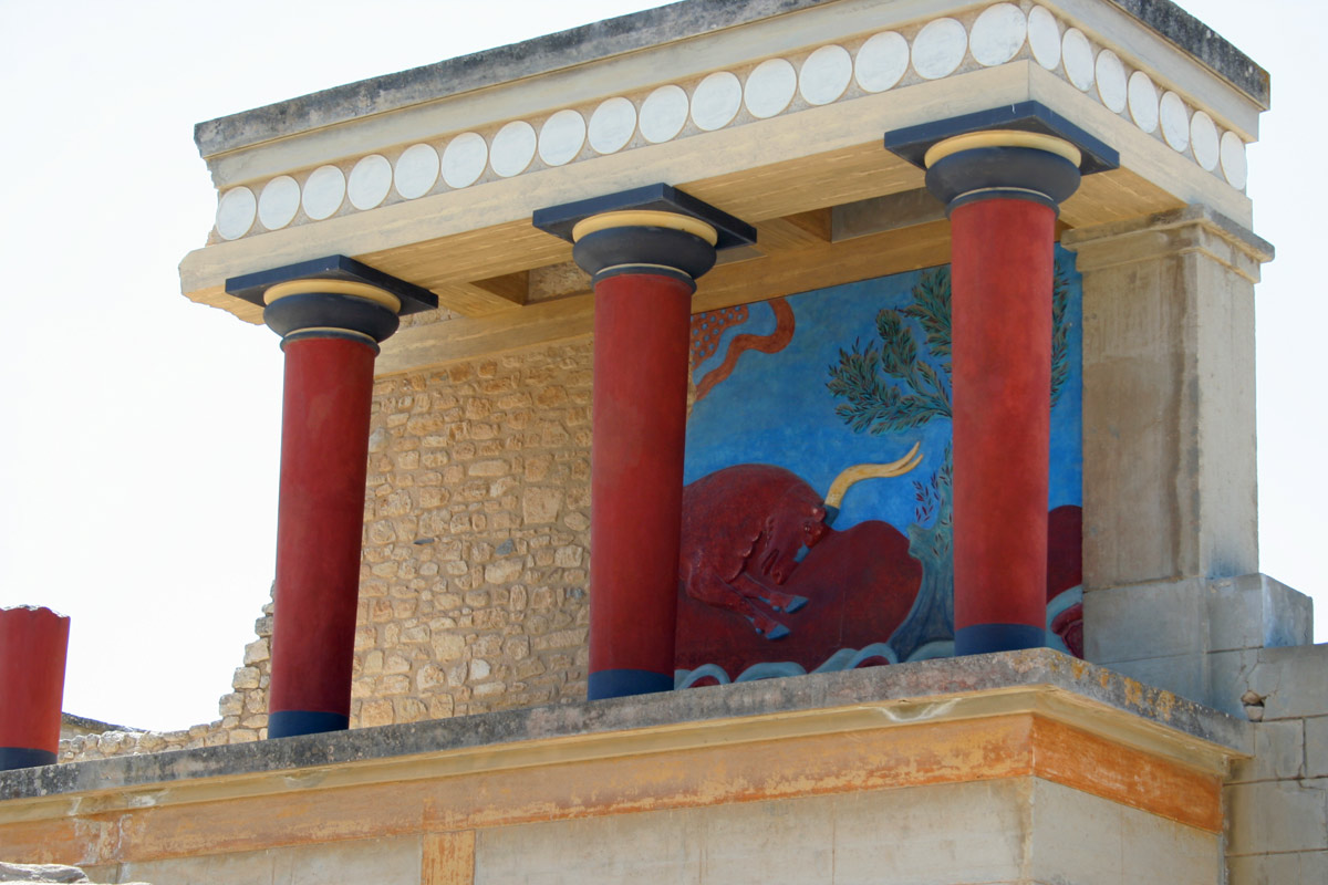 Кносский дворец - Западный бастион с копией фрески Бык