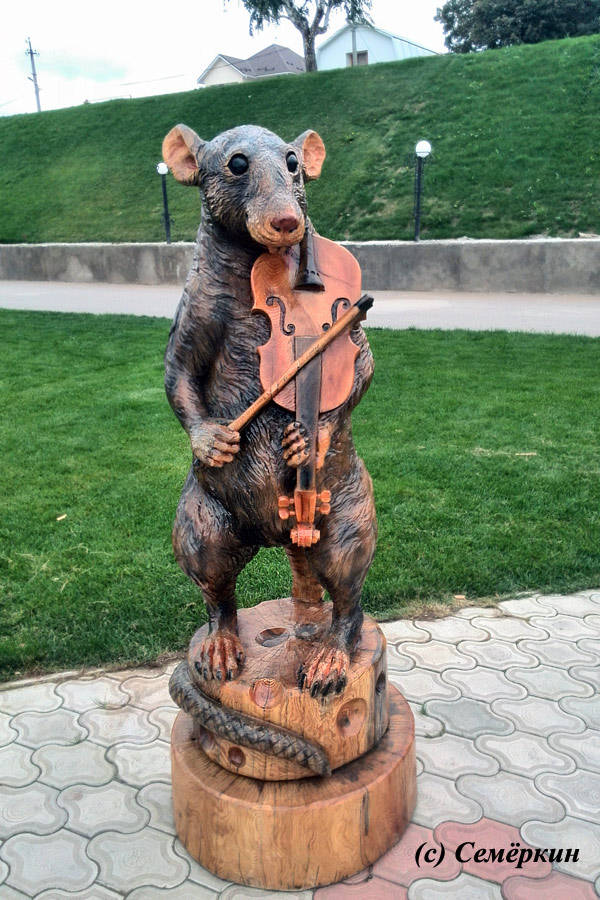 Мамадыш - набережная - скульптура крыса