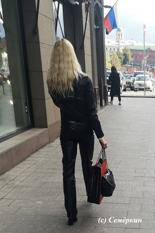Москва-2022 - Часть 12. Бонусная - модница блондинка