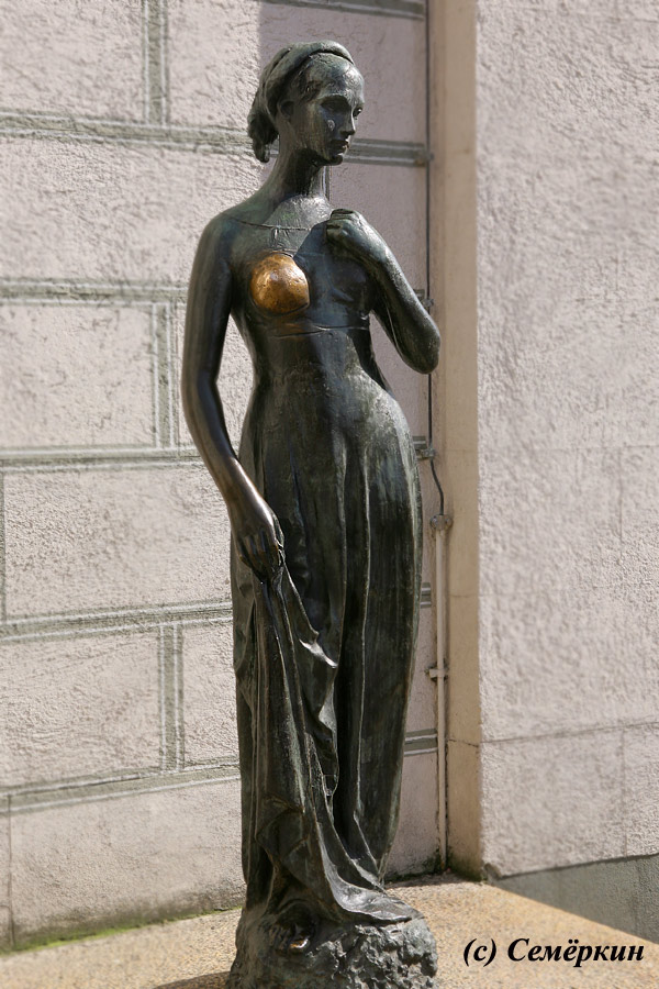 Мариенплац - статуя Джульетте