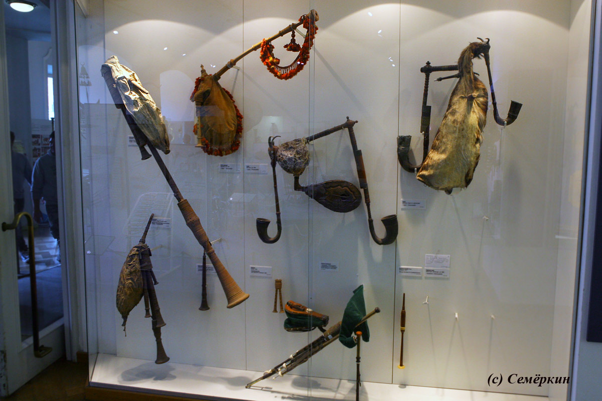 Мюнхен - Немецкий музей - музыкальные инструменты - Затейливые дудки-волынки