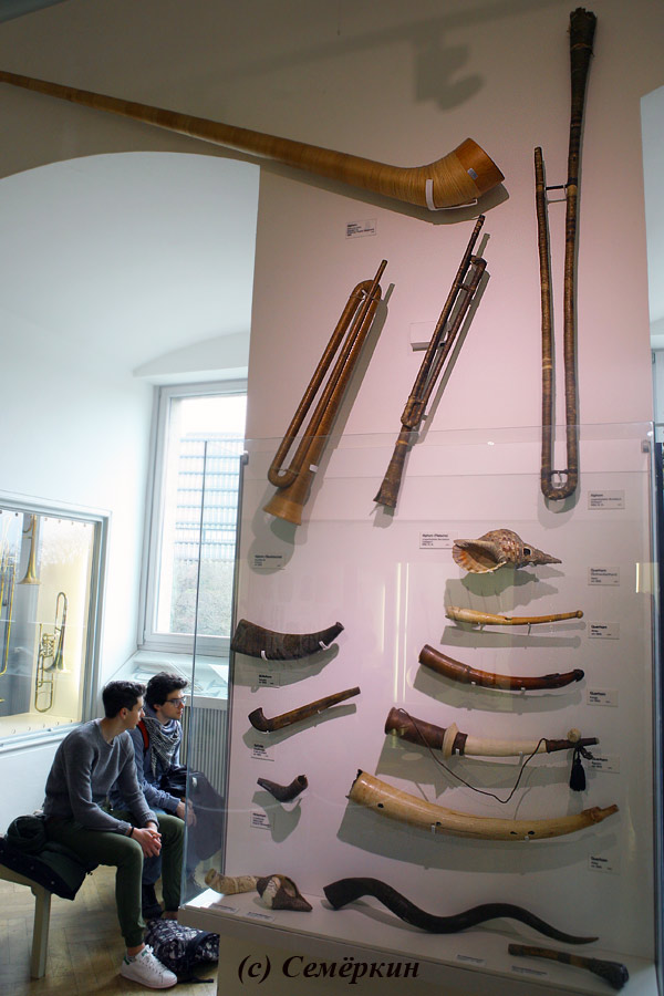 Мюнхен - Немецкий музей - музыкальные инструменты - От амфоры до многометровой дуды