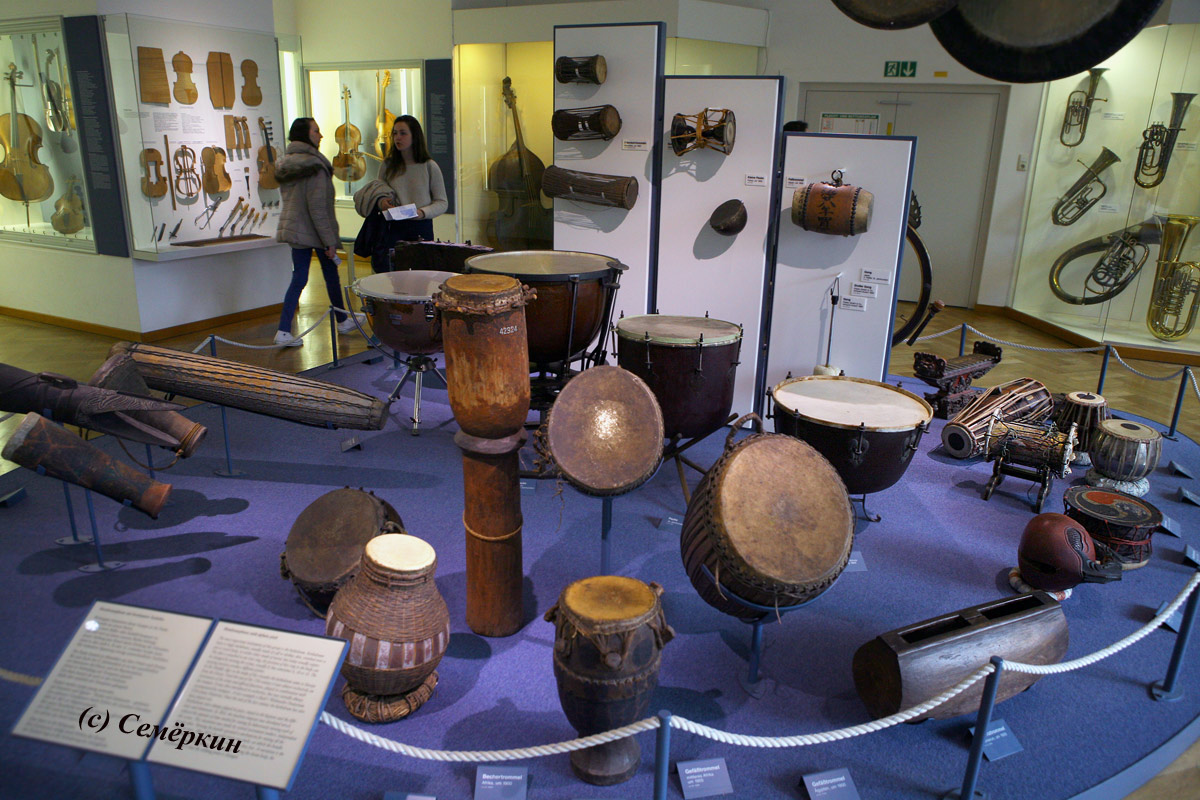 Мюнхен - Немецкий музей - музыкальные инструменты - барабаны