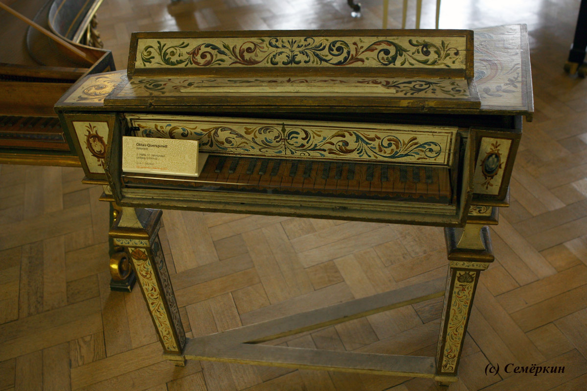 Мюнхен - Немецкий музей - музыкальные инструменты - мини-пианино