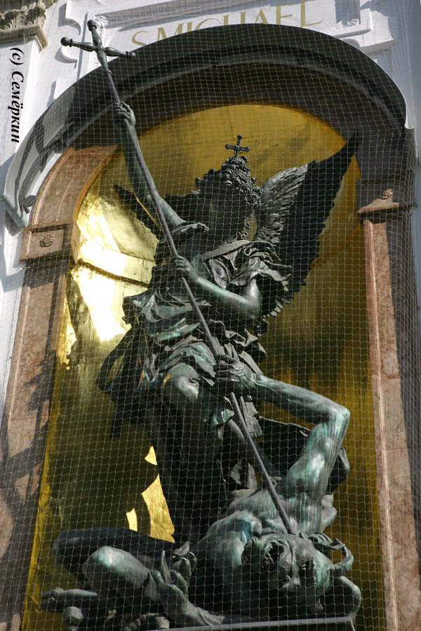 Мюнхен - ангел убивает демона