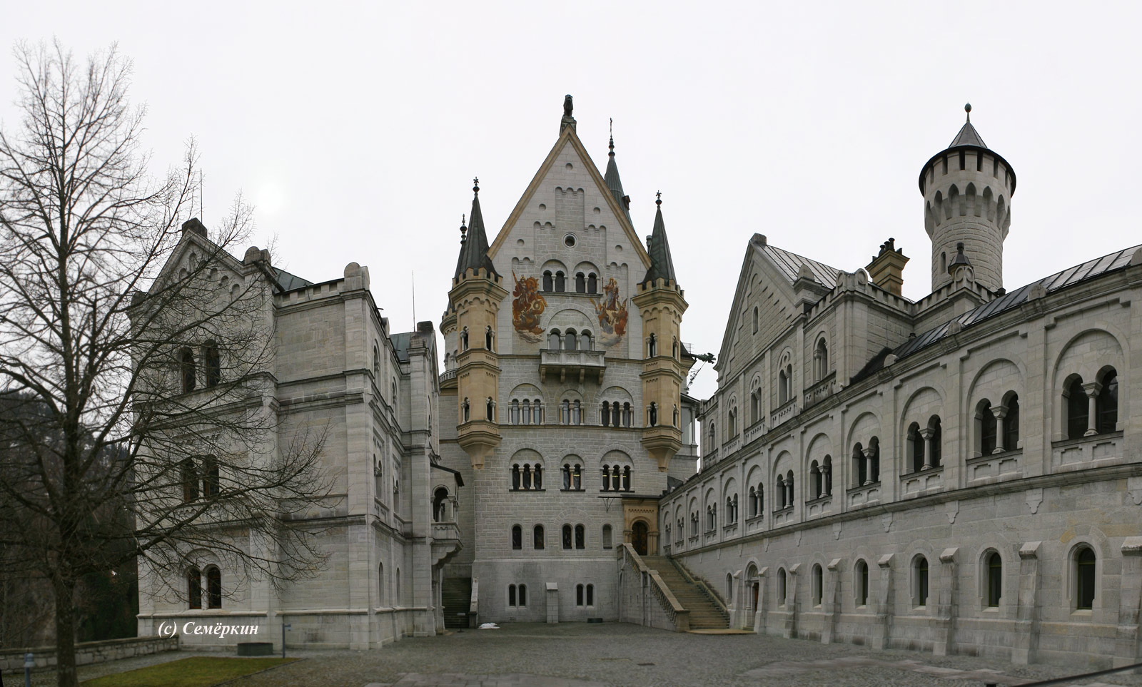 Панорама внутри замка Нойшванштайн