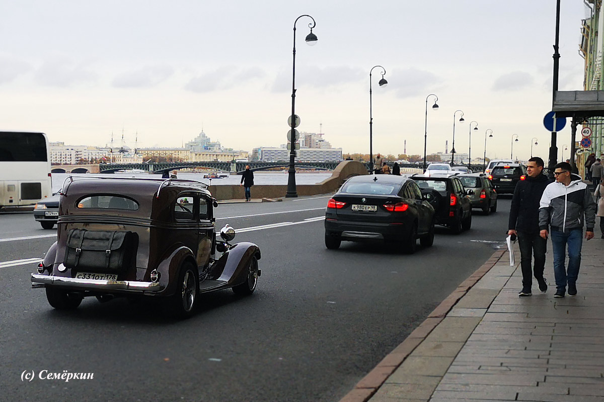 Имперский Санкт-Петербург, дворцы и девушки - Девушки, тачки и бары – финал - Старинные автомобили приковывают к себе взгляд гораздо мощнее, чем современные