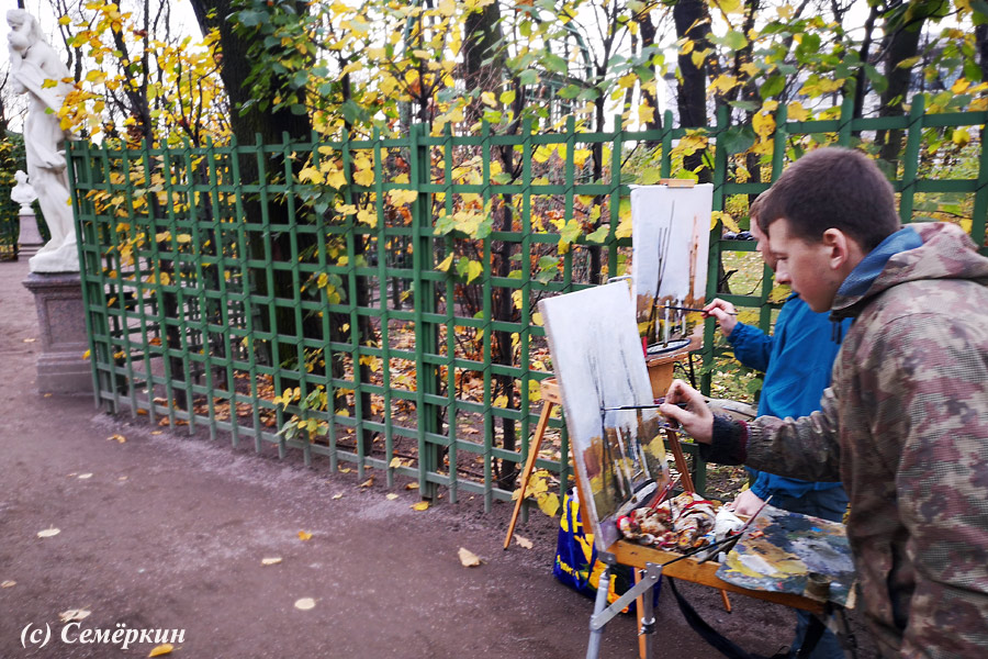 Имперский Санкт-Петербург, дворцы и девушки - Летний сад - молодые художники что-то рисуют