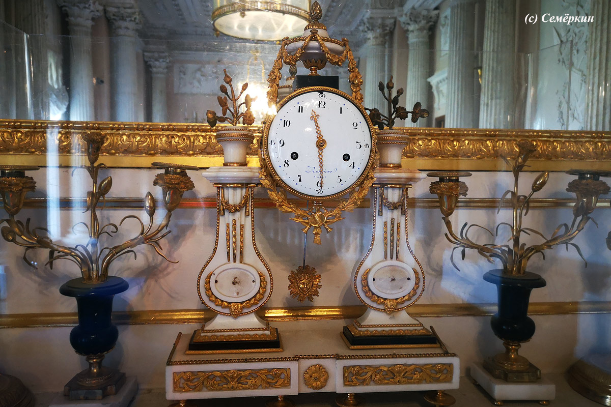Имперский Санкт-Петербург, дворцы и девушки - Гатчина - Большой Гатчинский дворец - Часы с маятником в виде солнца