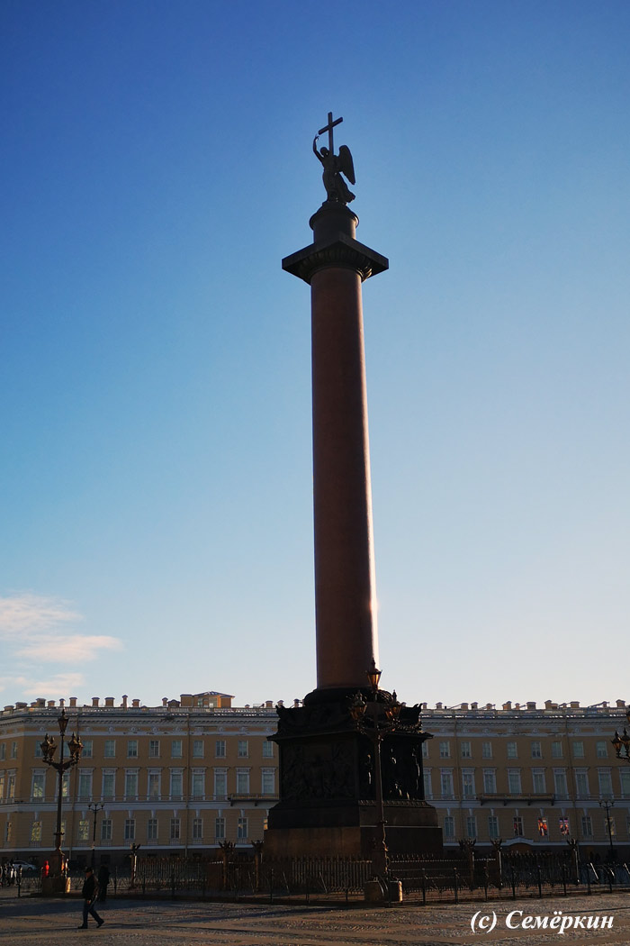 Имперский Санкт-Петербург, дворцы и девушки  Александровская колонна -