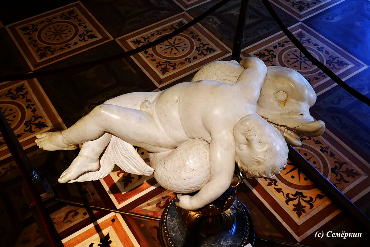 Имперский Санкт-Петербург, дворцы и девушки -  Эрмитаж - 2 этаж - Приписывается Лоренцо Лоренцетто, Мёртвый мальчик на дельфине