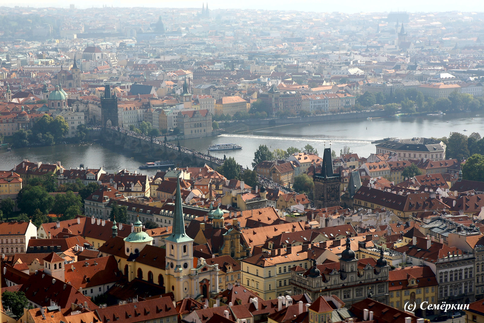  Панорамы Праги с башни собора Святого Вита - Карлов мост сверху.