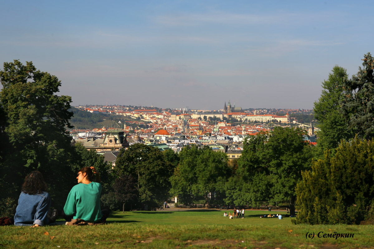 Прага светлая и тёмная - Часть 9. Прогулка Ригловы сады, тут можно посидеть и полюбоваться вот таким замечательным видом
