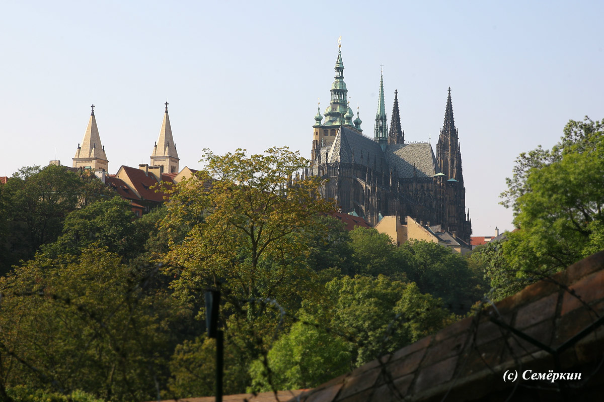 Прага светлая и тёмная - вид на прагу с Латецких садов