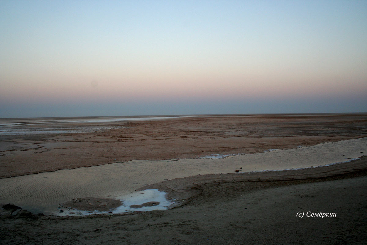 солёное озеро в Сахаре