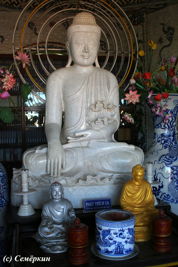 Далат - пагода Линь Фуок Linh Phuoc - Будда