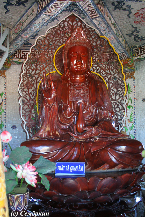 Далат - пагода Линь Фуок Linh Phuoc - Будда