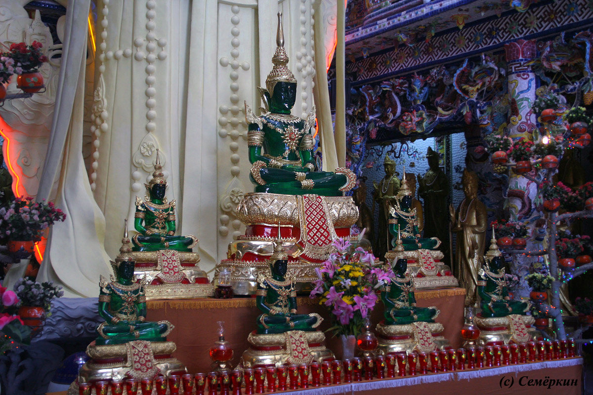 Далат - пагода Линь Фуок Linh Phuoc - Семь Будд