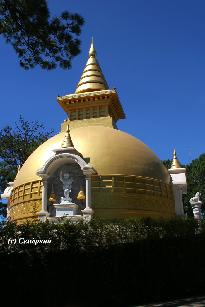 Далат - пагода