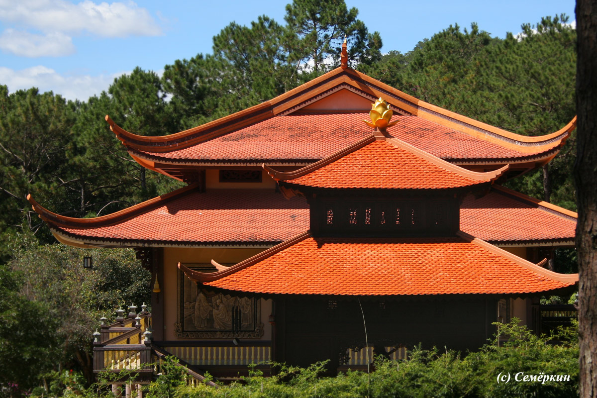 Далат - пагода