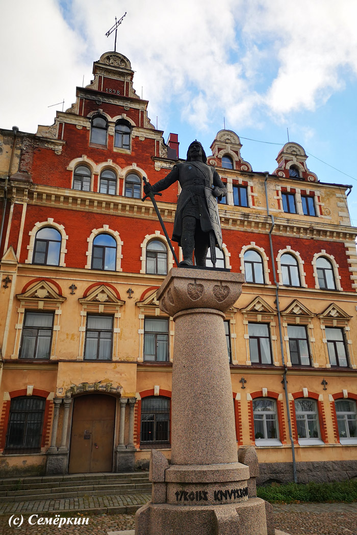 Выборг - монумент основателю города — Торгильсу Кнутссону